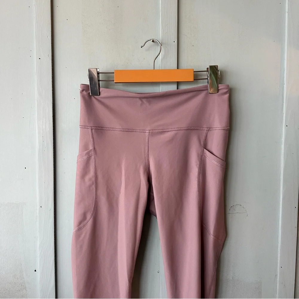 Old Navy Set PowerSoft Long-Sleeve Crop Support Top & High Waisted 7/8 Leggings - Picture 8 of 14